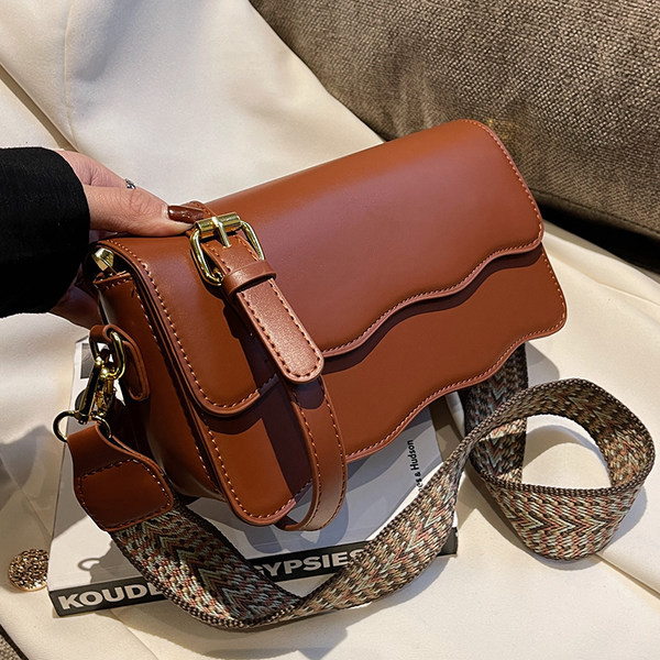 Divatos műbőr táska többféle színben