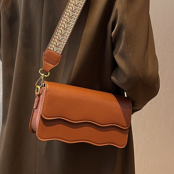 Divatos műbőr táska többféle színben