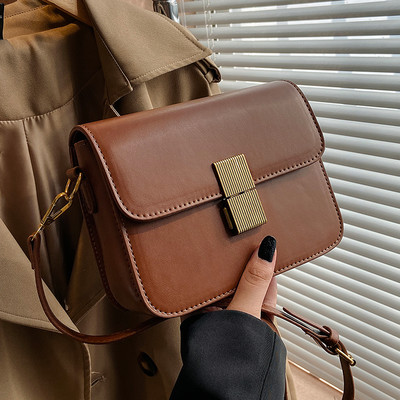 Női alkalmi táska csattal