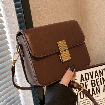 Női alkalmi táska csattal