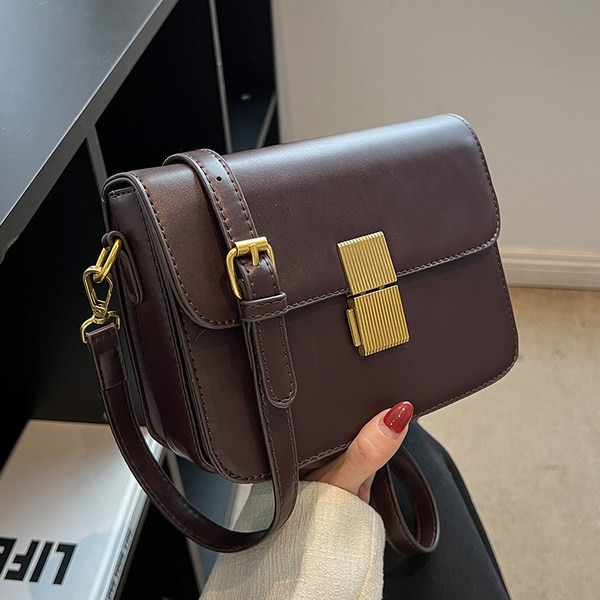 Női alkalmi táska csattal