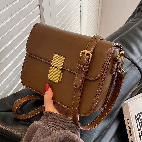 Női alkalmi táska csattal