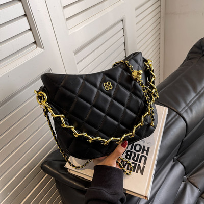 Stepēta eko ādas soma ar metāla elementu sievietēm