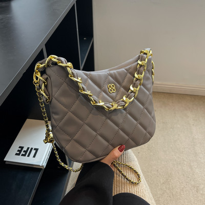 Stepēta eko ādas soma ar metāla elementu sievietēm