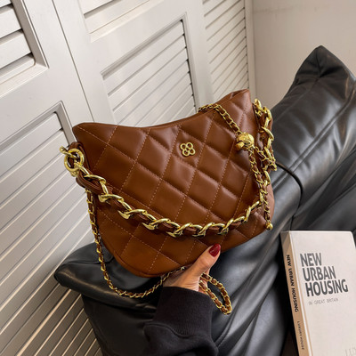 Stepēta eko ādas soma ar metāla elementu sievietēm