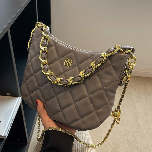 Stepēta eko ādas soma ar metāla elementu sievietēm