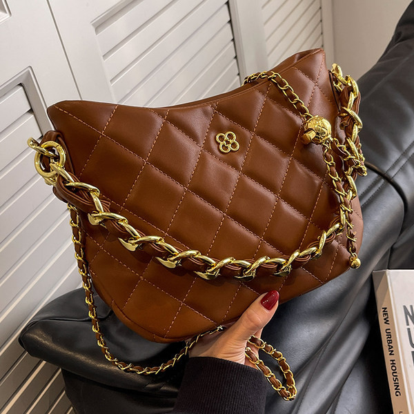 Stepēta eko ādas soma ar metāla elementu sievietēm