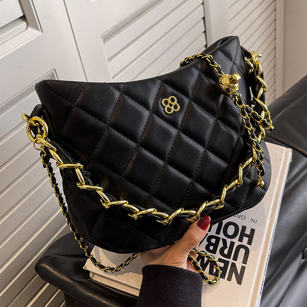 Stepēta eko ādas soma ar metāla elementu sievietēm