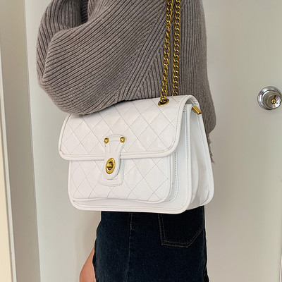 Női bőrtáska - fém fogantyúval, három színben