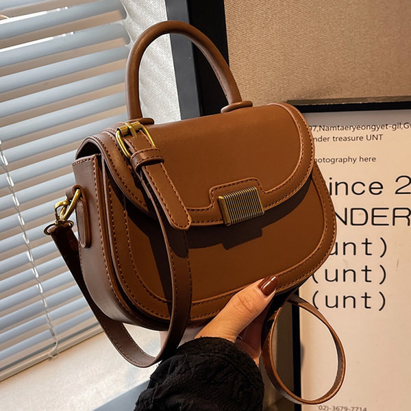 Ikdienas rokassomiņa ar metāla aizdari - četrās krāsās