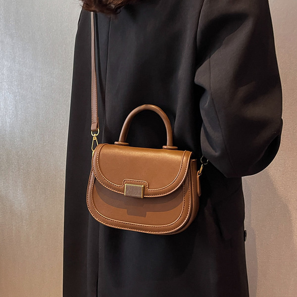 Ikdienas rokassomiņa ar metāla aizdari - četrās krāsās