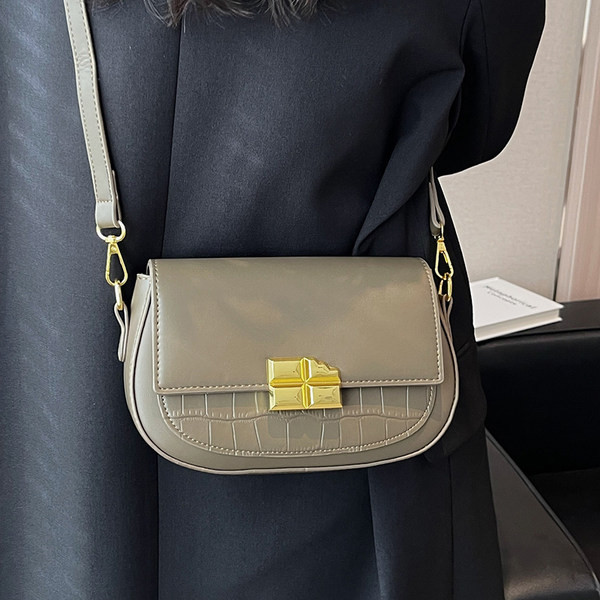 Stilīga rokassomiņa no eko ādas ar metāla aizdari, jauns modelis