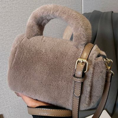 Τσάντα με πούπουλο και χερούλι