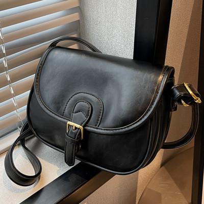 Alkalmi kézitáska csattal