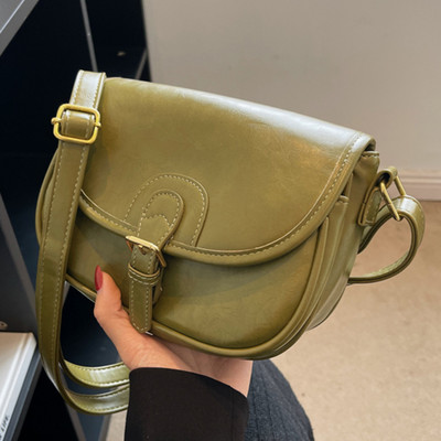 Alkalmi kézitáska csattal