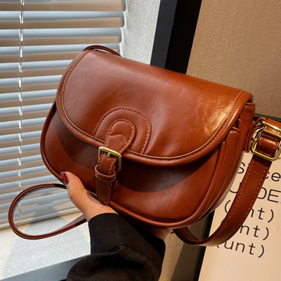 Alkalmi kézitáska csattal