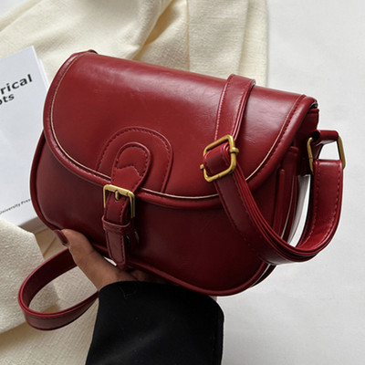 Alkalmi kézitáska csattal