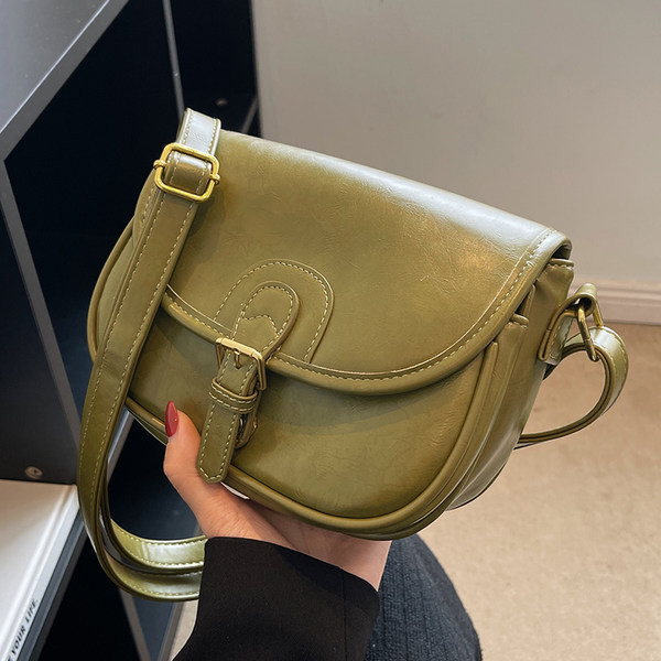 Alkalmi kézitáska csattal