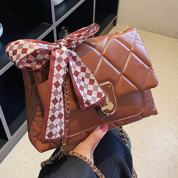 Új modell kézitáska fém csattal és sállal