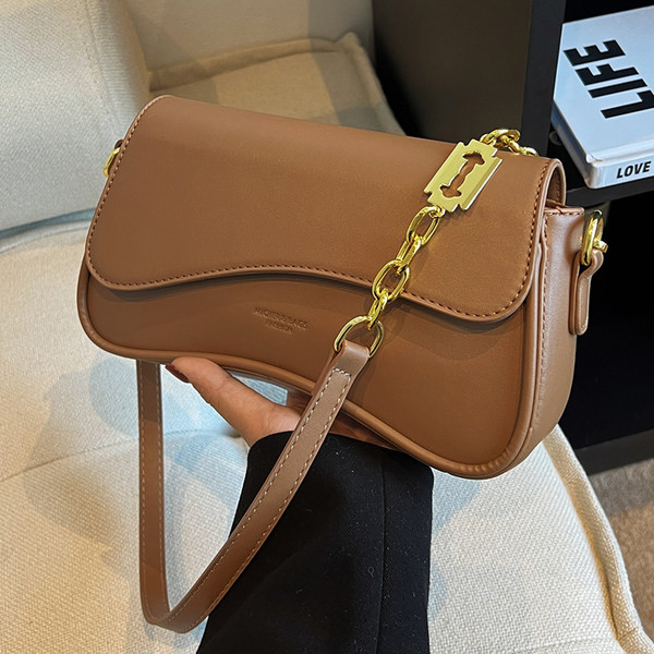 Jauna modeļa ādas rokassomiņa