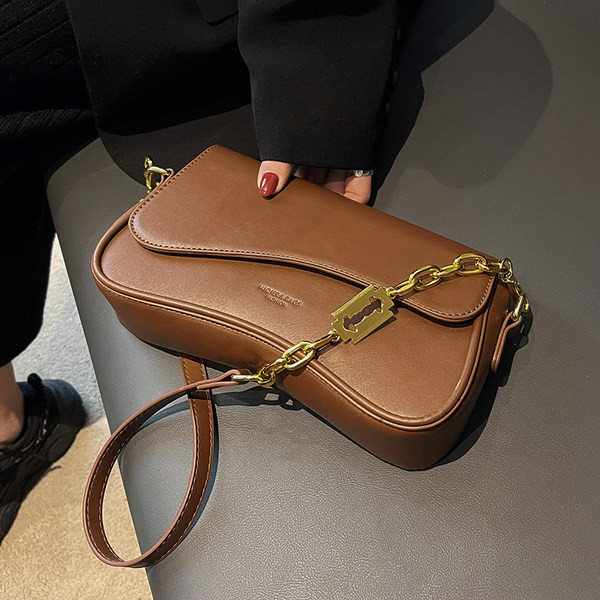 Jauna modeļa ādas rokassomiņa