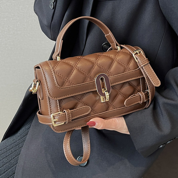 Jauna modeļa sieviešu kvadrātveida soma no mākslīgās ādas ar metāla aizdari