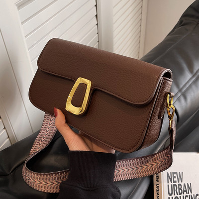 Kézitáska - csattal