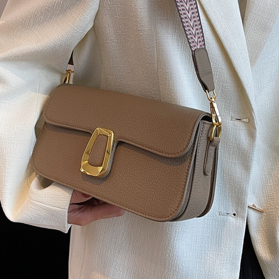 Kézitáska - csattal