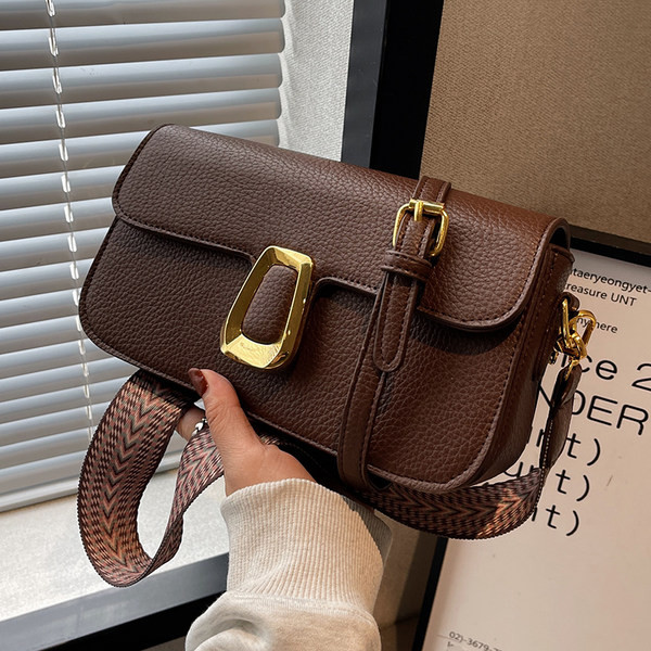 Kézitáska - csattal