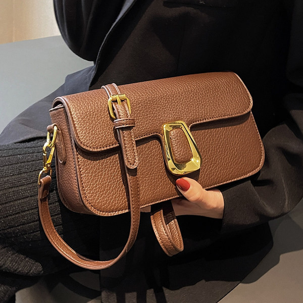 Kézitáska - csattal