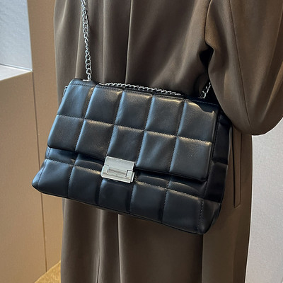 Eko odos rankinė su grandinine peties rankena