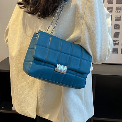 Eko odos rankinė su grandinine peties rankena