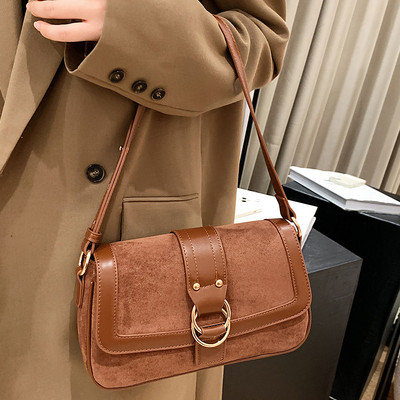 Ikdienas modeļa rokassomiņa ar plecu rokturi un magnētisko sprādzi