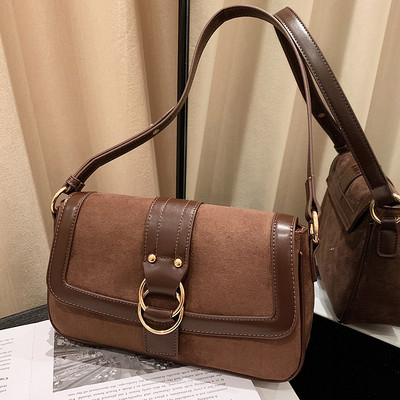 Ikdienas modeļa rokassomiņa ar plecu rokturi un magnētisko sprādzi