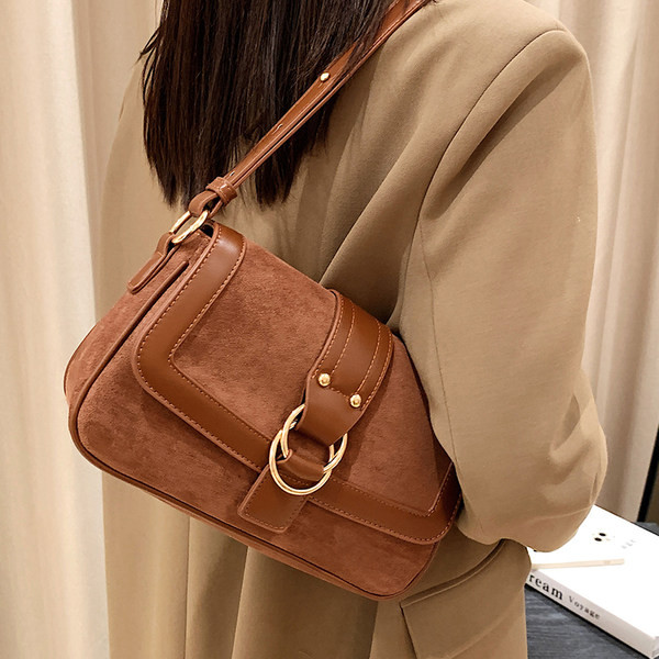 Ikdienas modeļa rokassomiņa ar plecu rokturi un magnētisko sprādzi