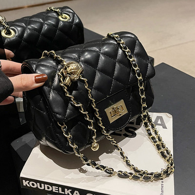 Eleganta sieviešu soma ar metāla rokturi