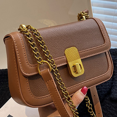 Bőr kézitáska fém lánccal