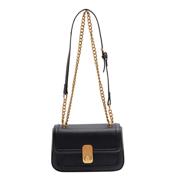 Bőr kézitáska fém lánccal