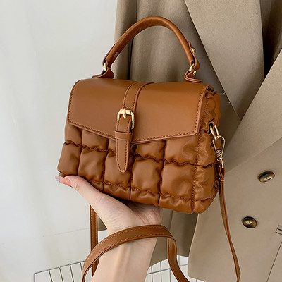 Női bőr táska fogantyúval