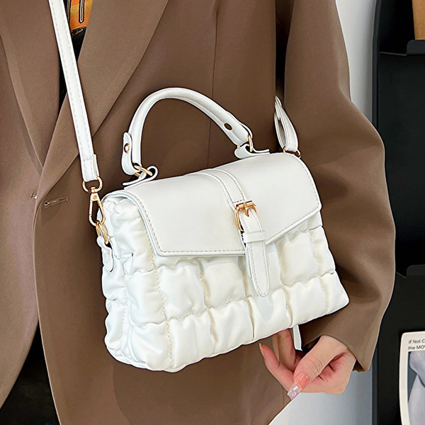 Női bőr táska fogantyúval