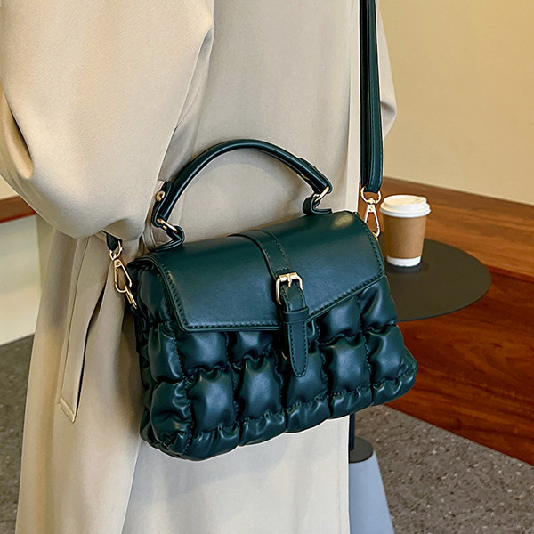 Női bőr táska fogantyúval