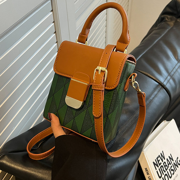 Női alkalmi táska nagy fogantyúval