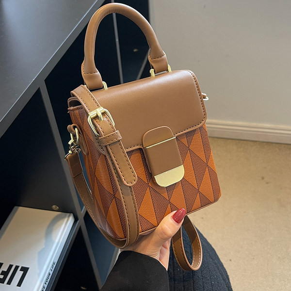 Női alkalmi táska nagy fogantyúval