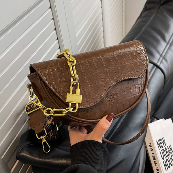 Moderna rokassomiņa no eko ādas melnā un brūnā krāsā