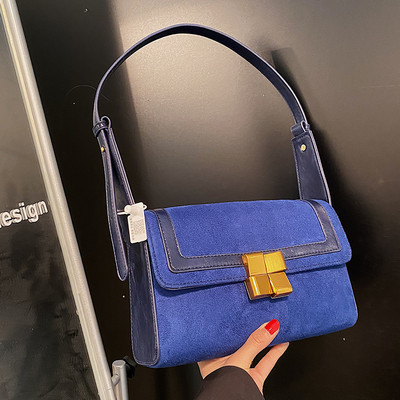 Kvadrātveida rokassomiņa ar plecu rokturi un magnētisko sprādzi