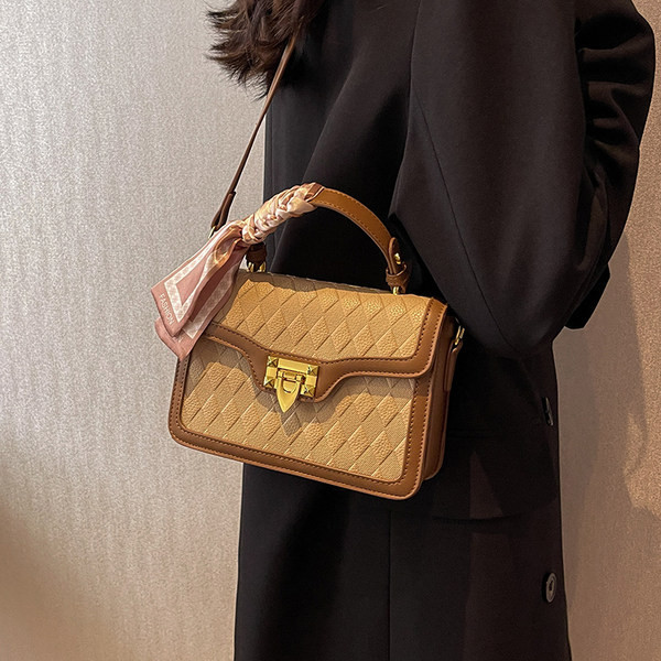 Sieviešu eleganta soma ar šalli