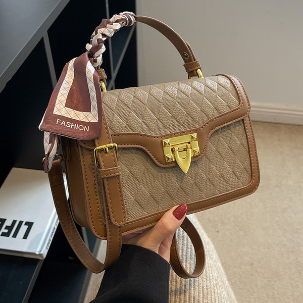 Sieviešu eleganta soma ar šalli