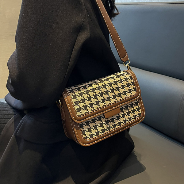 Sieviešu ikdienas soma trīs krāsās