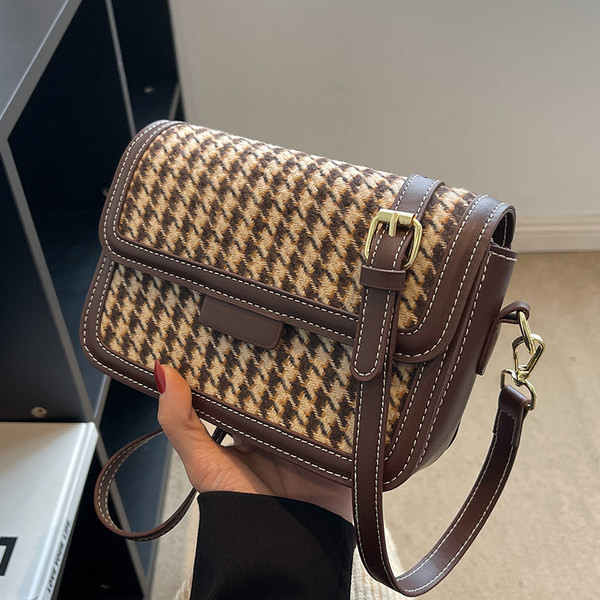 Sieviešu ikdienas soma trīs krāsās