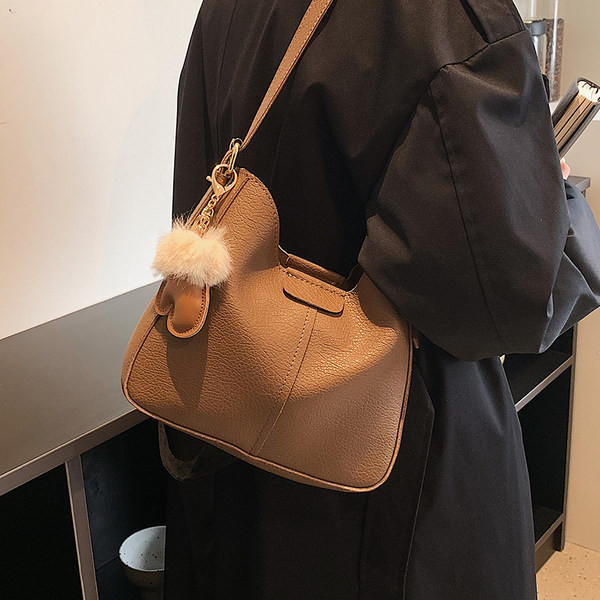 Ikdienas rokassomiņa ar atslēgu piekariņu